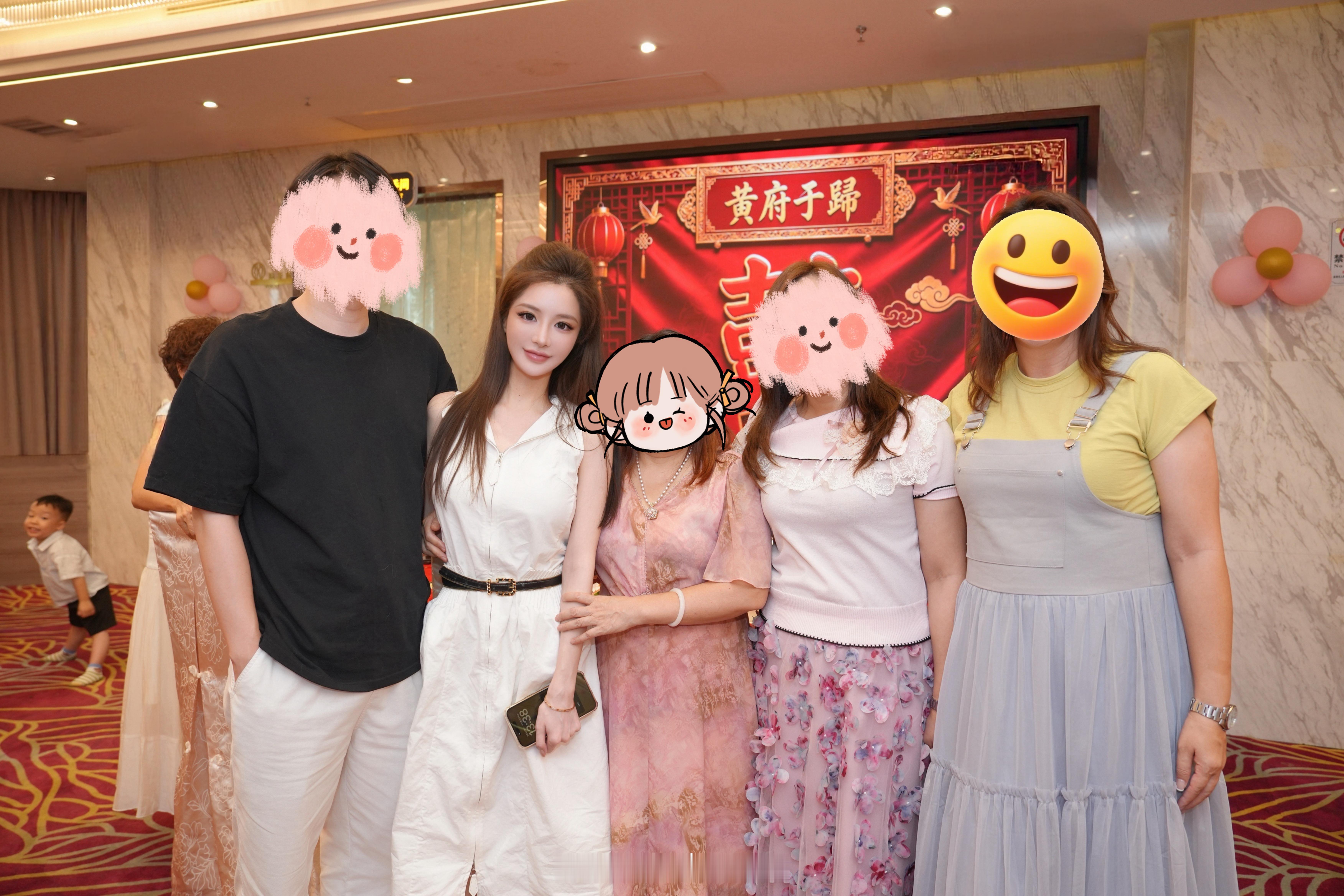 哈哈哈哈哈偷一下我妈的图 她难得被我批准发我的肖像 过年了