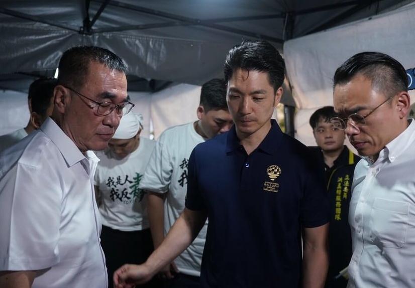 有一说一，其实呼吁民众上凯道集会这件事蒋万安靠自己是无法办到的，要不是蒋万安在民