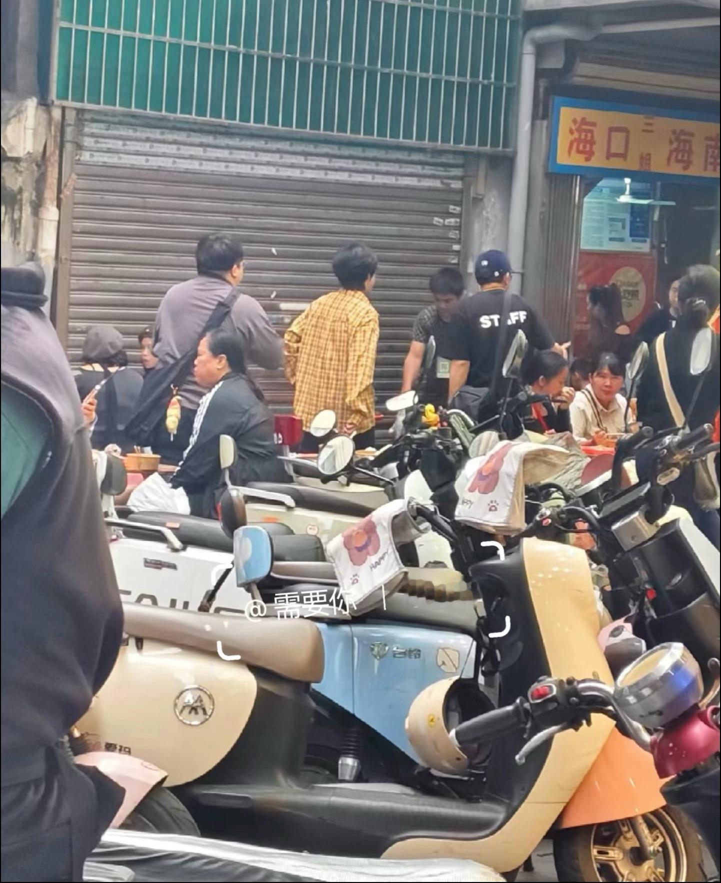 海口街头偶遇贺峻霖网友海口街头偶遇贺峻霖 求偶遇教程 