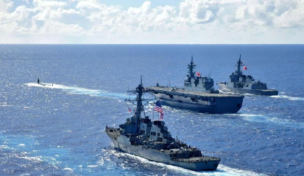 日本军舰刚穿完台湾海峡，不少人以为这不过是例行的自由航行秀，顶多换来北京几句抗议