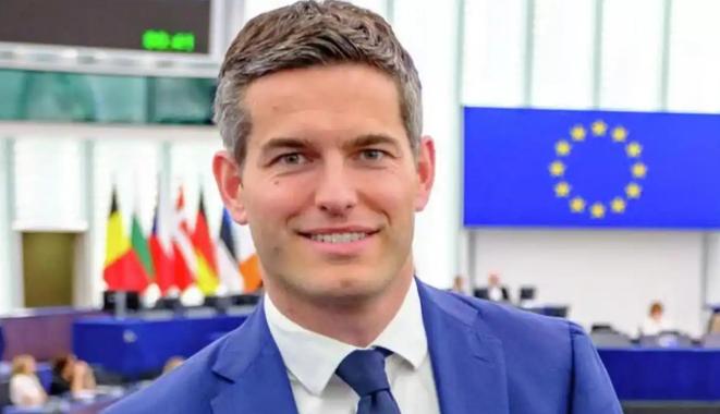 荷兰新任外交大臣：荷兰需减少对中国的依赖！
 
荷兰新任外交大臣汤姆・贝伦森在电