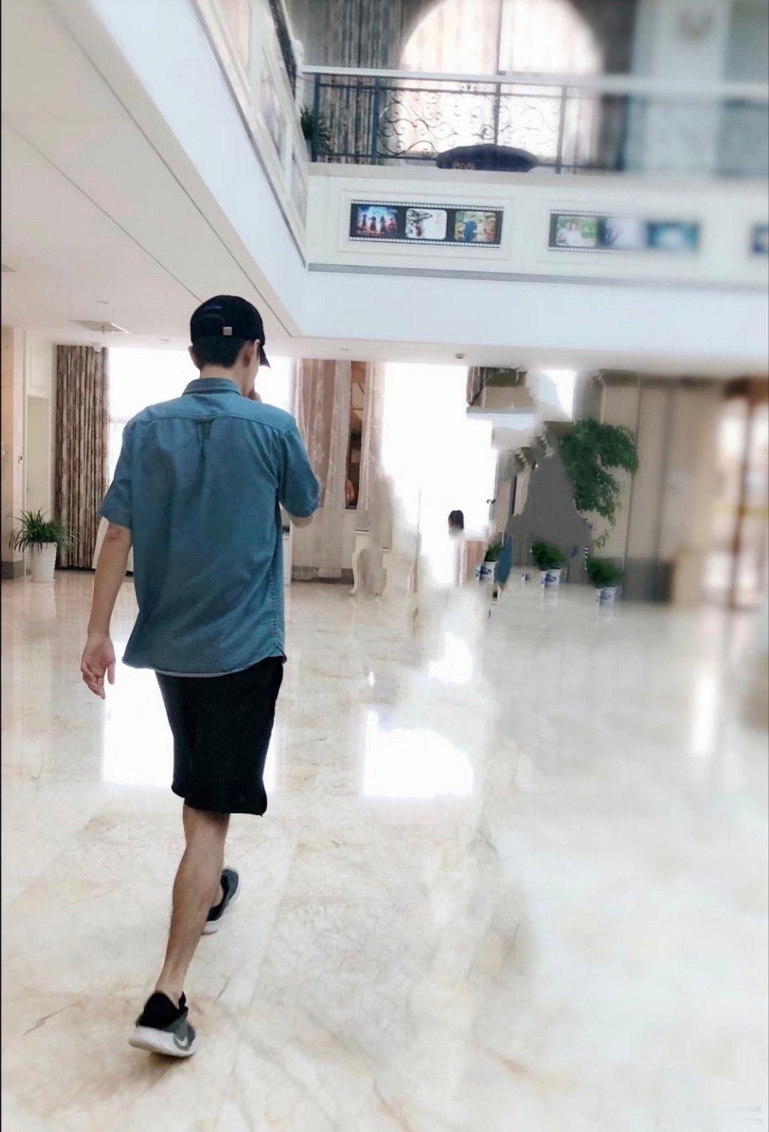 好长一条兔，这张好像没见过 