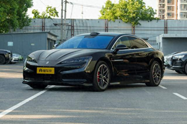 高端纯电轿车怎么选？实测仰望U7 EV，均衡全面，适合全场景