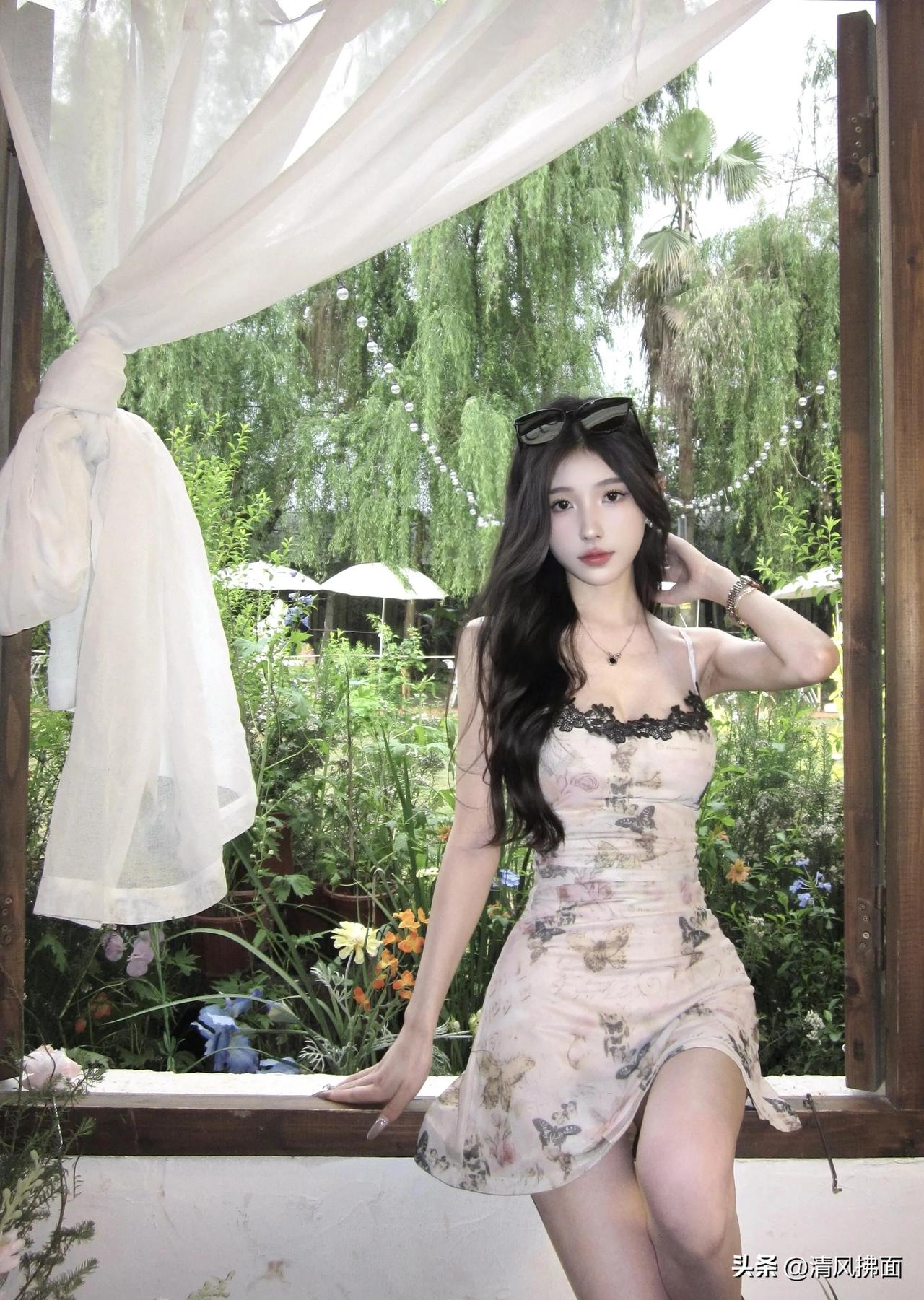 温柔如水，岁月静好。#分享美少女倩影# #分享绝美佳人照# #甜美气质美女、# 