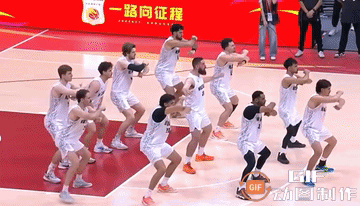 在结束了与乌拉圭男篮的热身赛后，今晚中国男篮与新西兰进行了新一场热身赛。赛前，新