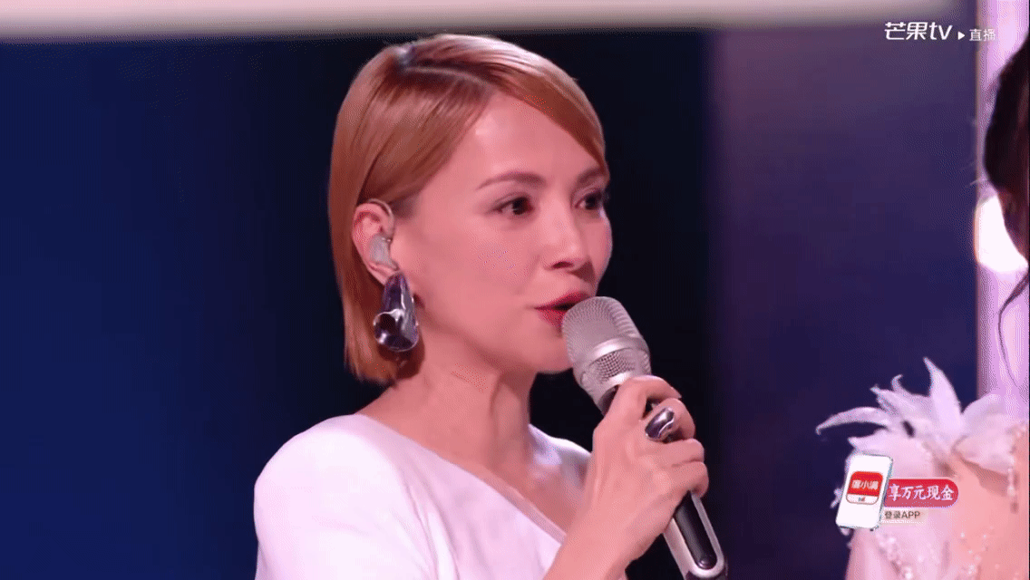 李心洁哭着感谢浪姐工作人员李心洁握着话筒红了眼眶，哽咽致谢台前幕后每一位工作人员