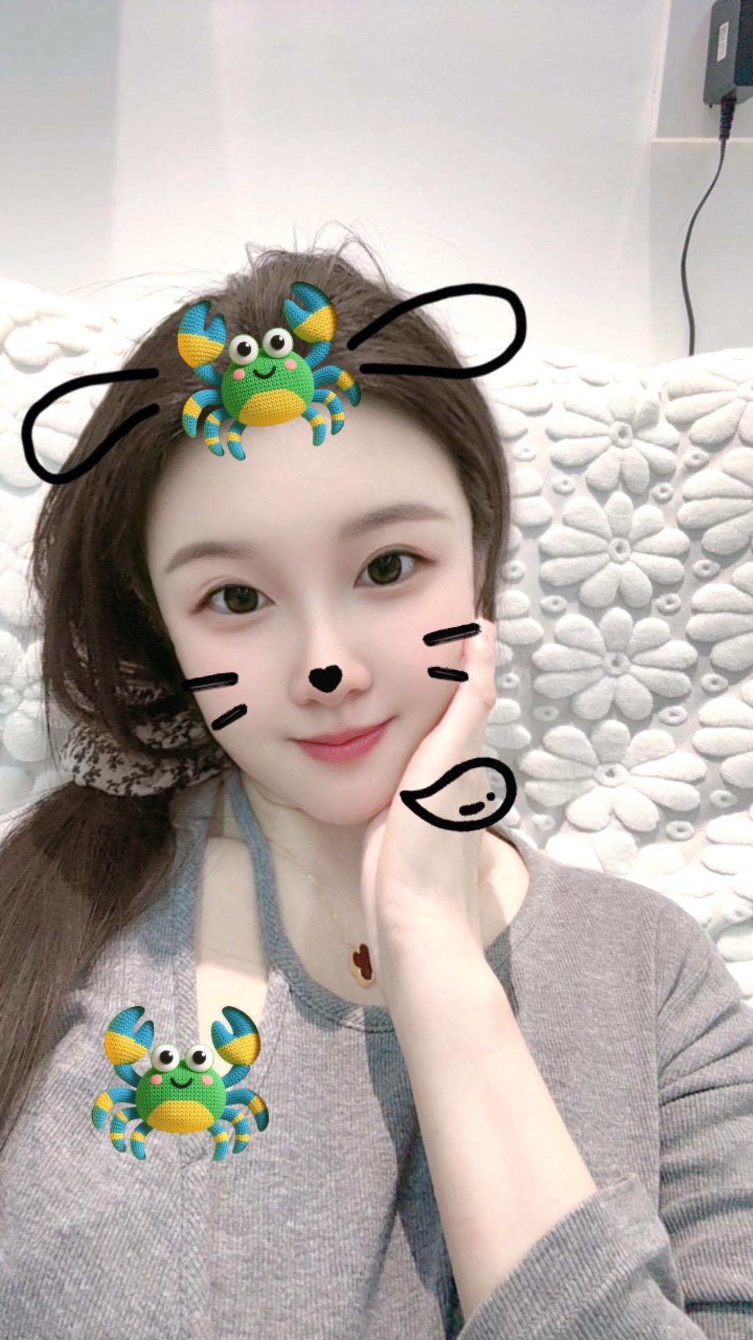 感情有什么好讲的  谁在你需要的时候出现 .谁就是对的人 .在小事上不...