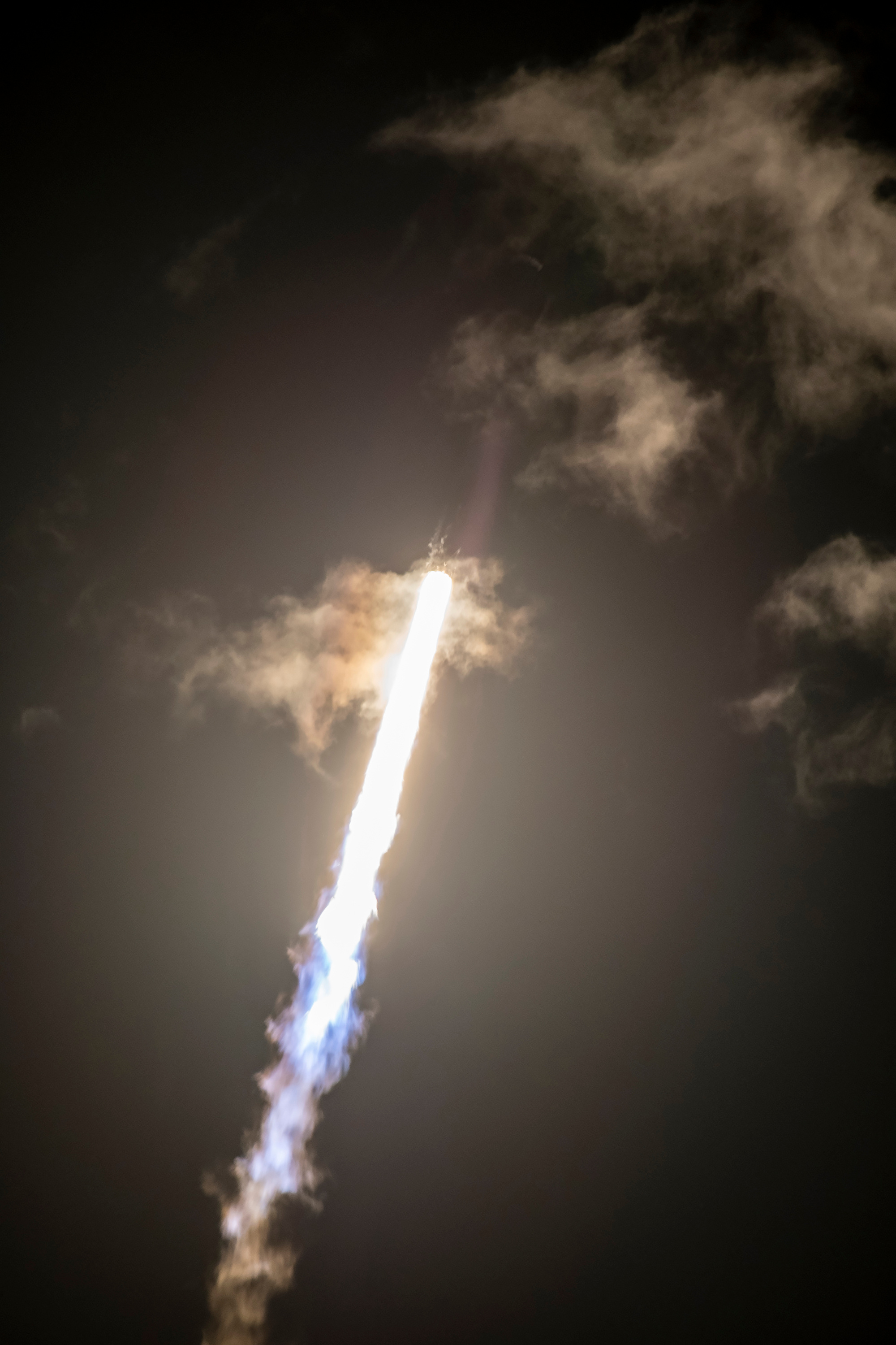 昨天15:59，SpaceX在卡纳维拉尔太空军基地SLC-40，使用Falcon