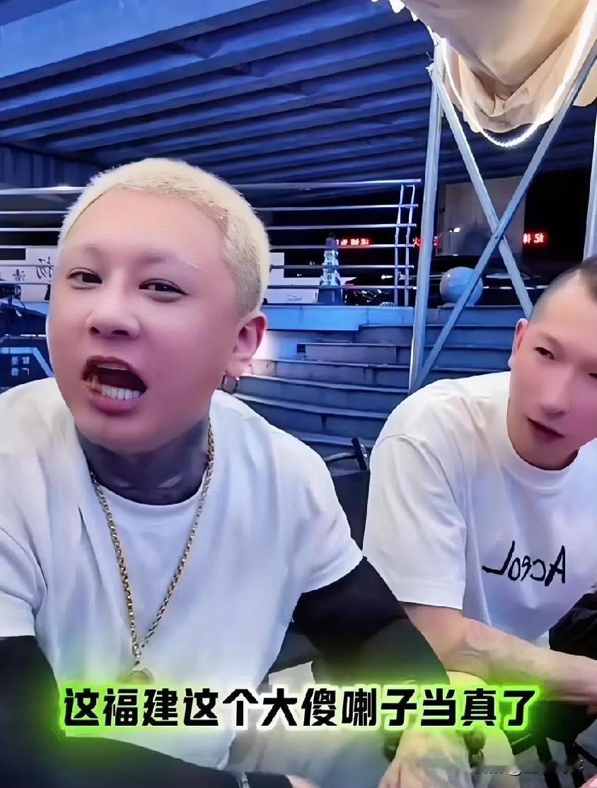 方丈用心良苦，他这小包袱一抖，无疑是等于告诉全网：看，二驴给不见做媒小丸子了！二