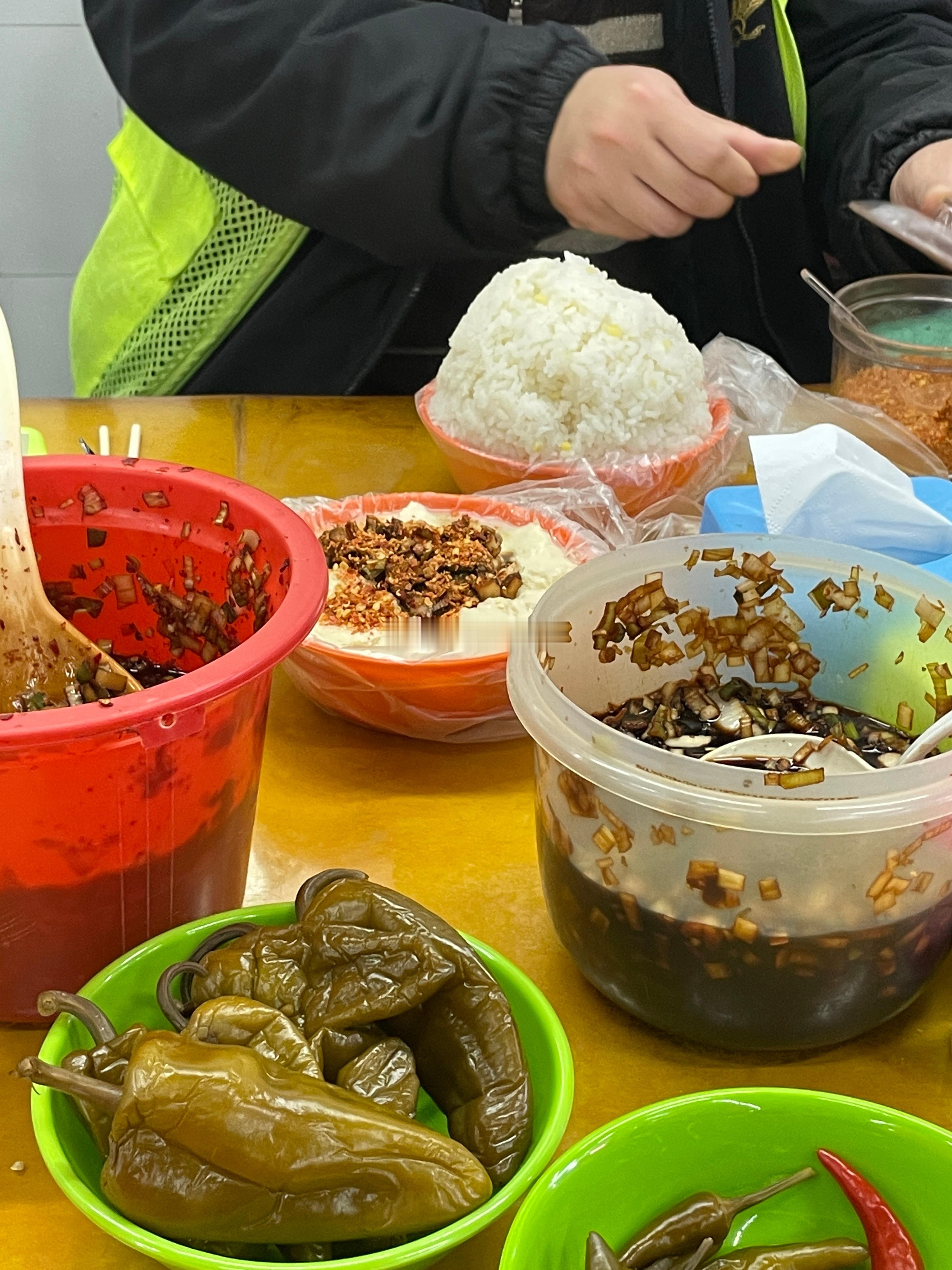 长见识了，延边的水豆腐，一碗豆腐能就着这么大一碗米饭吃，制作用时2分钟。不过按照