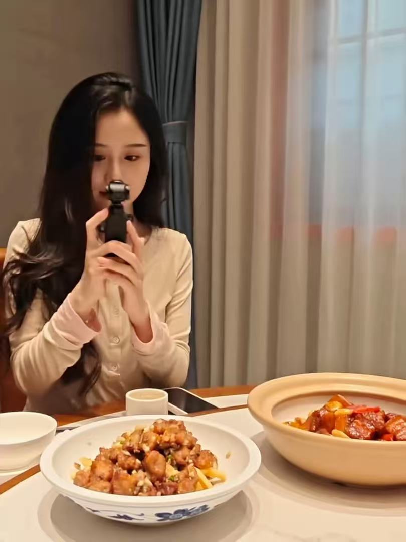 王晓慧的假期plog王晓慧的国庆假期plog 真的好可爱啊！！喜欢美食，假期也要