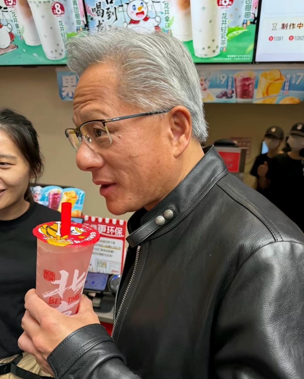 每天少喝一杯奶茶，少抽一包焑 …这些确实能省下点，但应该没人天天干这些吧。那桌上