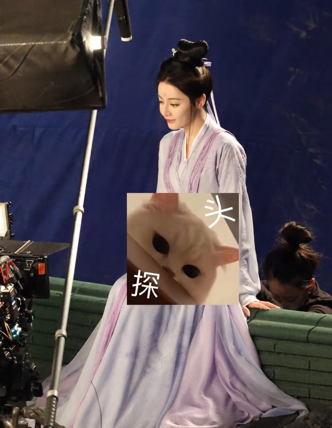 迪丽热巴这个造型还挺好看，就是她好像也挺喜欢留两个须须 ​​​