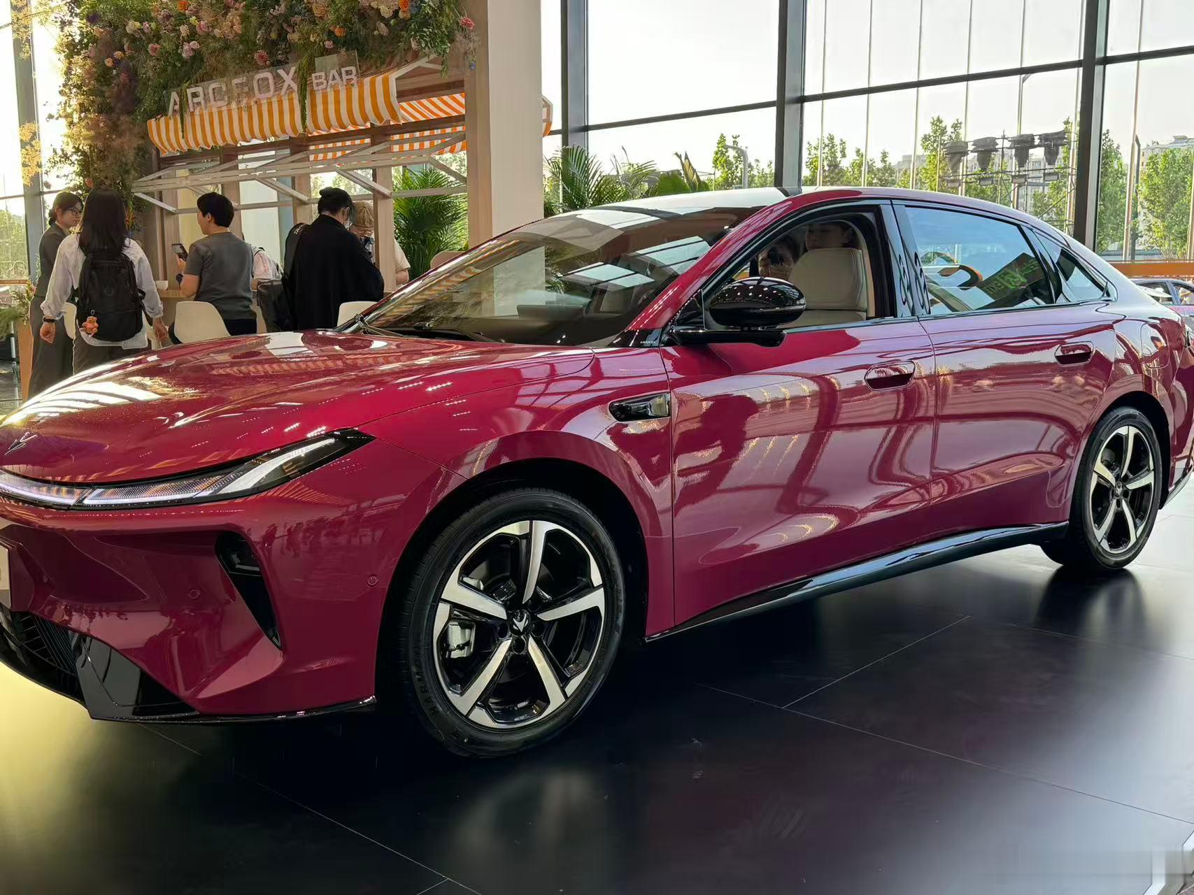 极狐贝塔S3充、换电版本的价格揭晓！极狐汽车新车