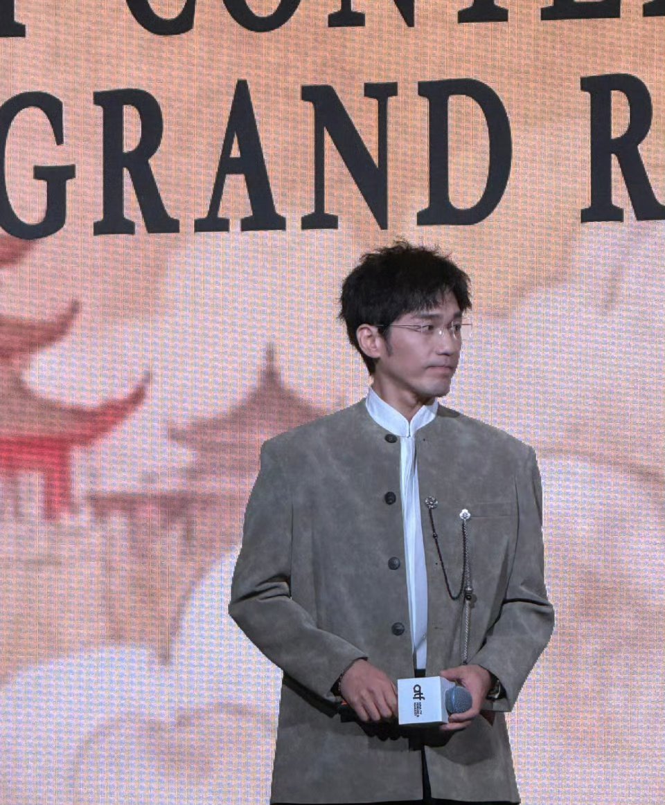 白宇朱亚文有一种体制内的帅 新剧《太平年》新加坡宣传甜度超标！白宇朱亚文肩宽腿长