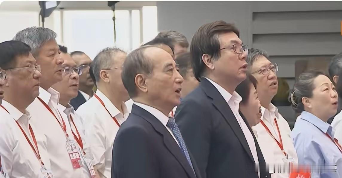 蓝营开会全员都到，退休的、不退休，能到的都到，不过这次马先生没到，说是身体不适。