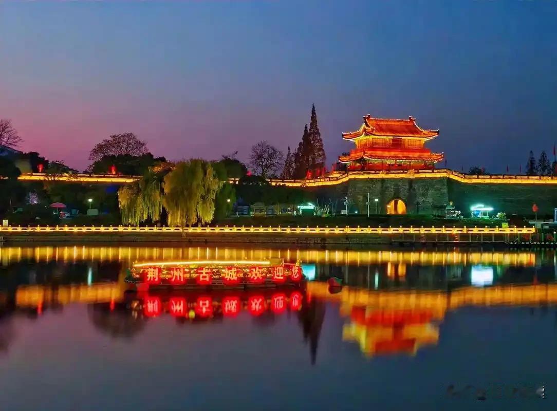昨天，我跟同事聊起了荆州是否宜居的问题。我对同事说，我在深圳、上海、武汉都待过，