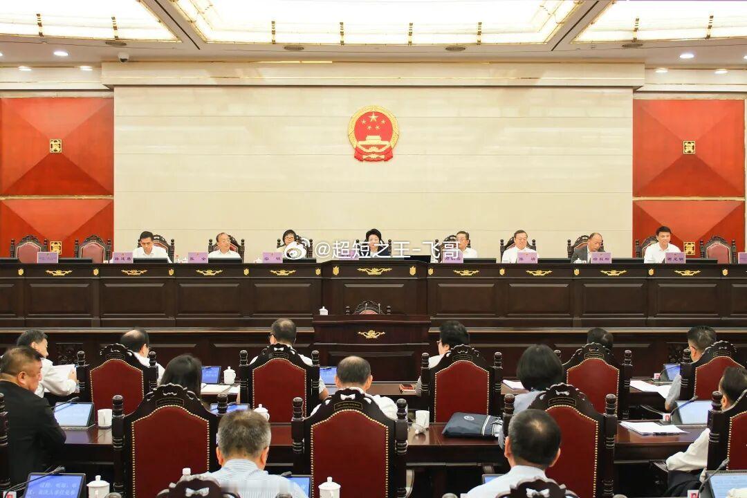 龚正辞去上海市市长职务上海市第十六届人大常委会第三十三次会议表决通过，接受龚正辞
