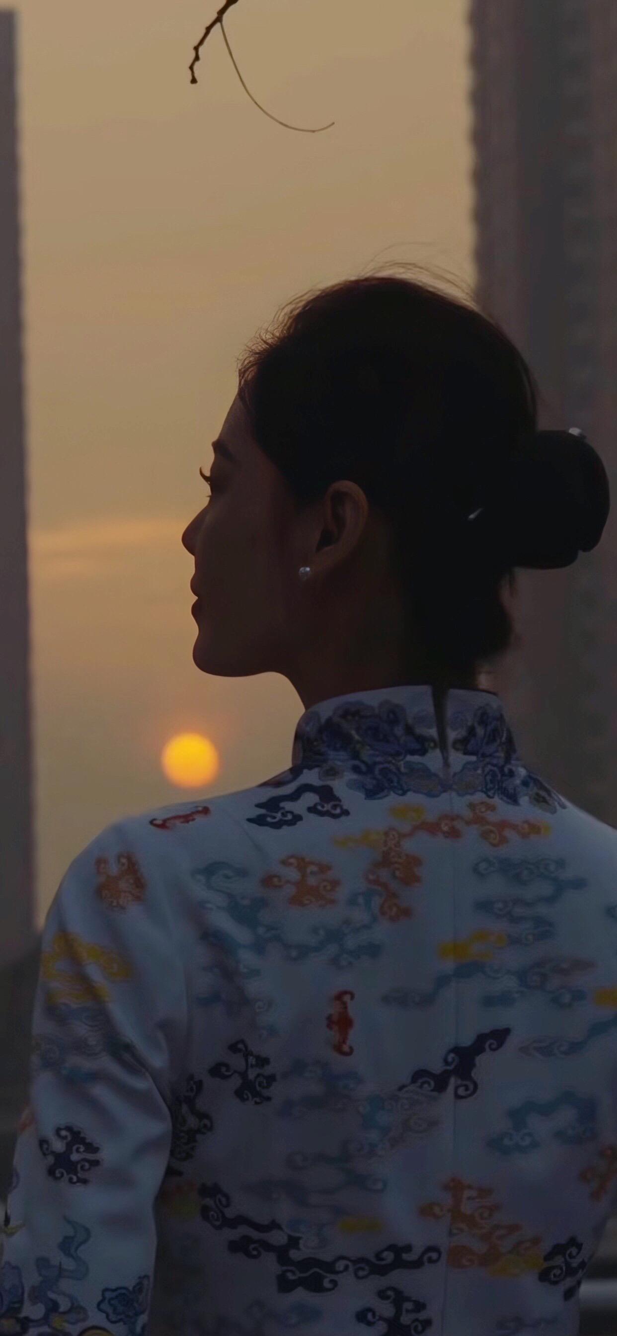 凤冠霞帔 一曲江南。