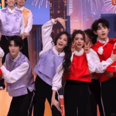 陈昊宇拒绝了你的比心邀请陈昊宇拍照比耶派 太可爱了这个陈昊宇，就不比耶哈哈哈哈哈