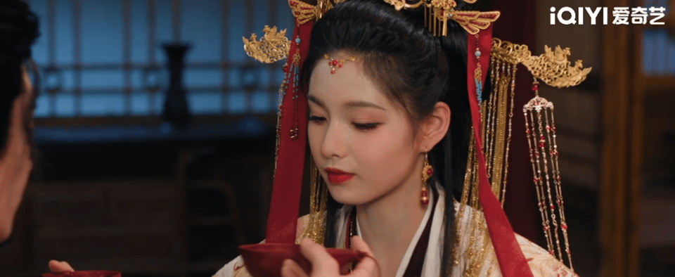 雀骨红绸蒙眼纯爱爆甜雀骨《雀骨》萧猫钓鱼名场面封神，红绸蒙眼的设定新意十足，看不