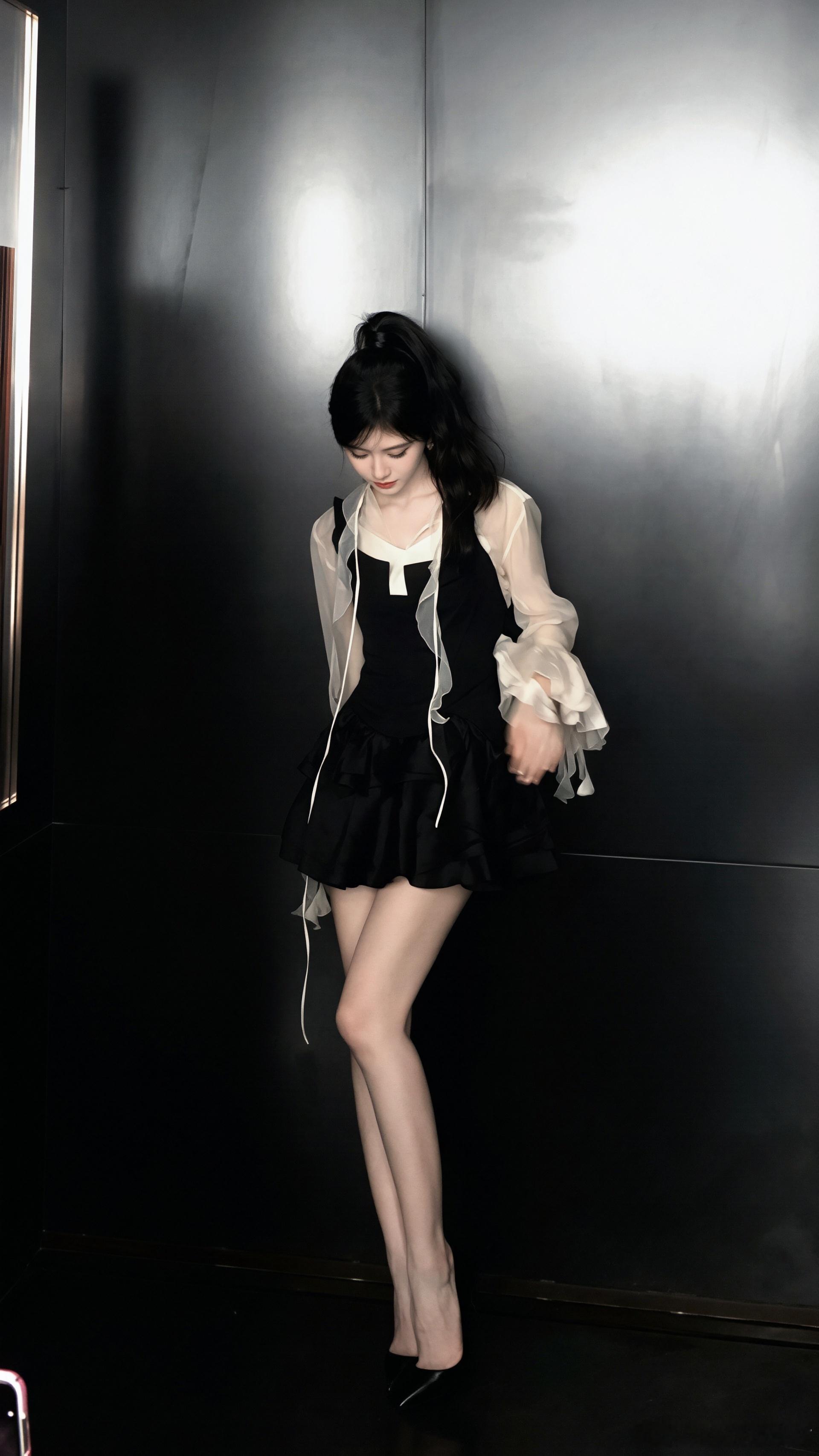 鞠婧祎涂口红眼神我只知道 姐姐的腿不是腿 