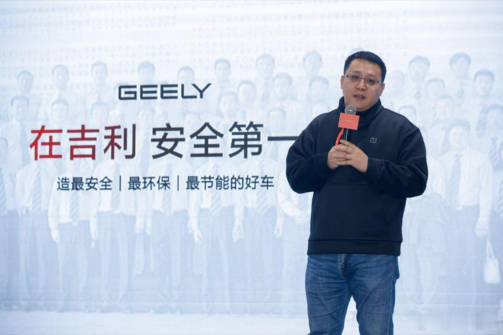 今天聊个实在的，就是安全。 一直被用户成为公路坦氪，它的“一体式压铸后端铝车身”