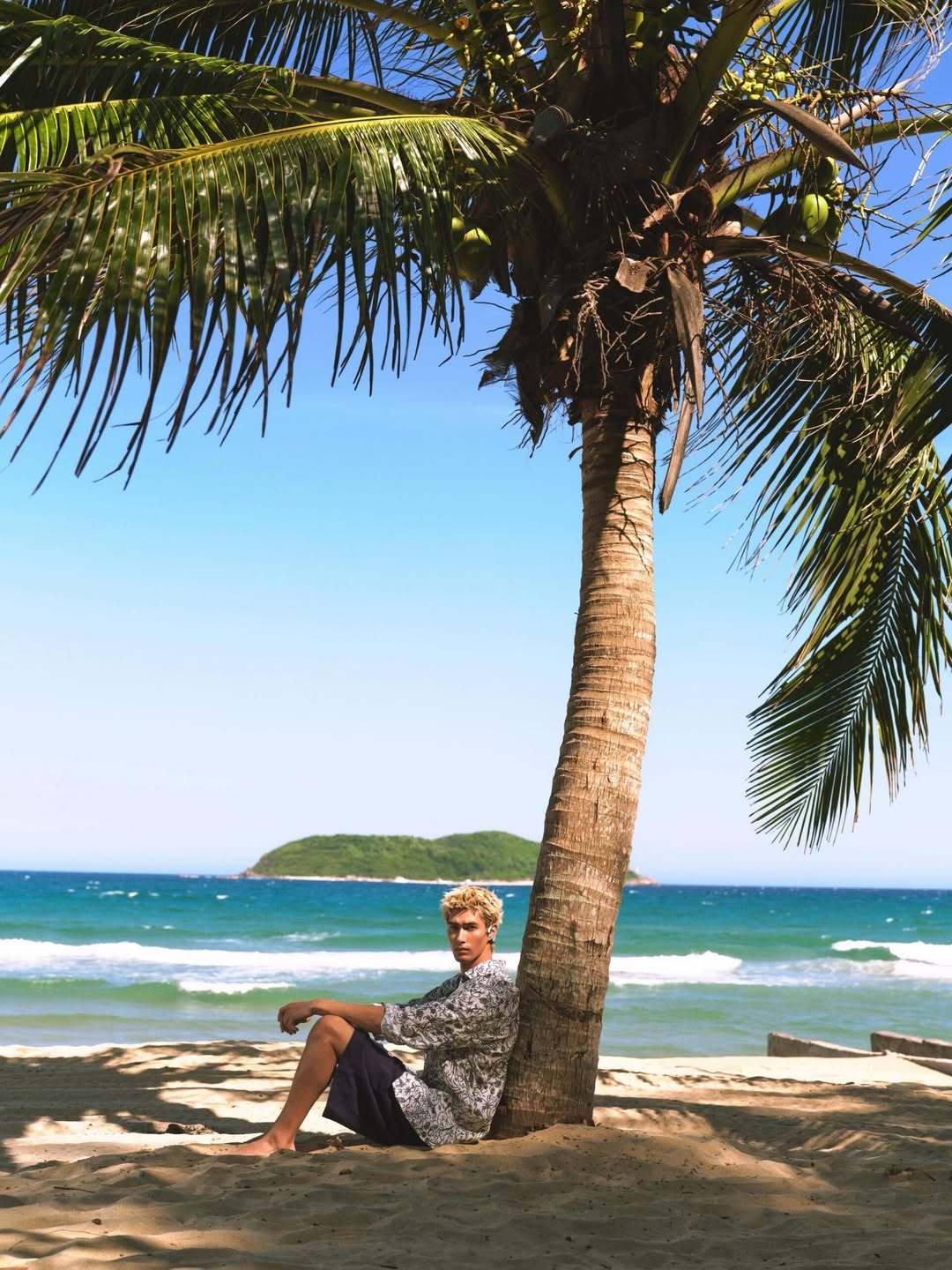 米卡 × 万宁韶音运动嘉年华造型大片 🌴🏄☀️时尚灵感解读