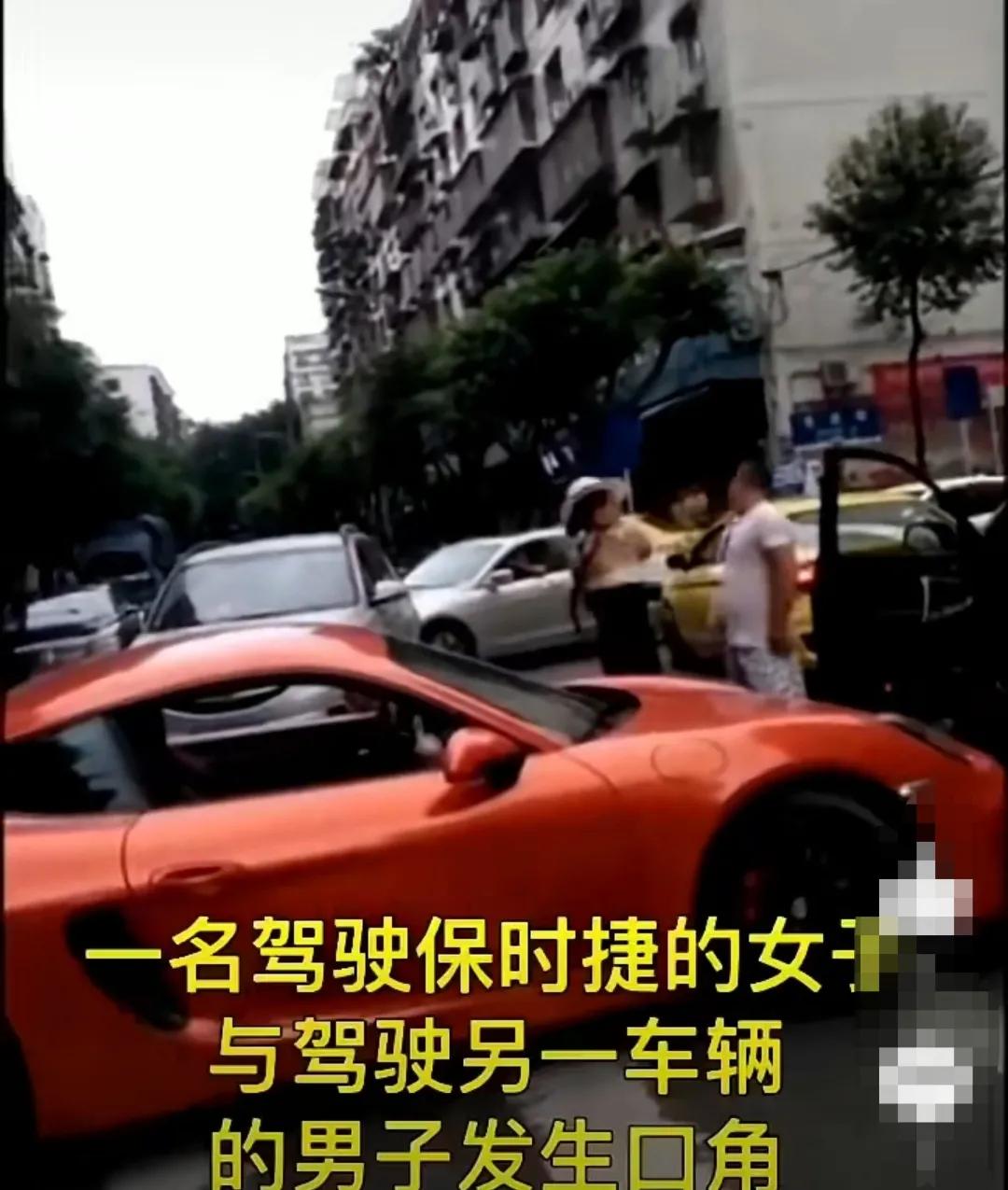 重庆帽子姐又出来拍视频，自从上次被爆出恶性事件后，舆论影响巨大，爆料其离婚后转型