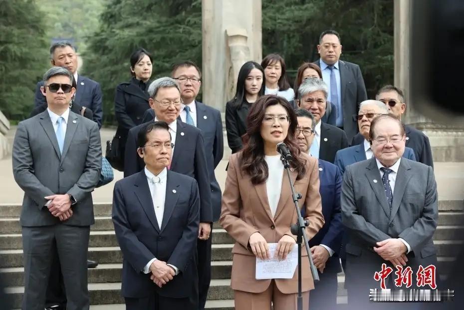 别忘了，国民党党章上还有明确的条款，反-对共产主义，这就是说啊，这个党仍然秉持着