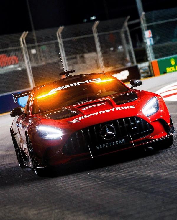 梅奔“火箭车”空降上海，这站F1不只是看热闹那么简单
维斯塔潘的私人飞机刚落地虹