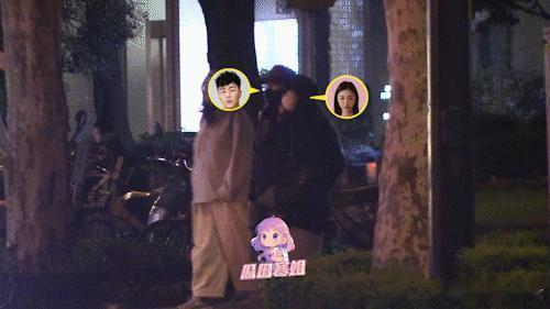 有八卦媒体拍到胡彦斌到酒店找易梦玲。稍晚，二人牵手走出酒店。等红灯时，胡彦斌搂住