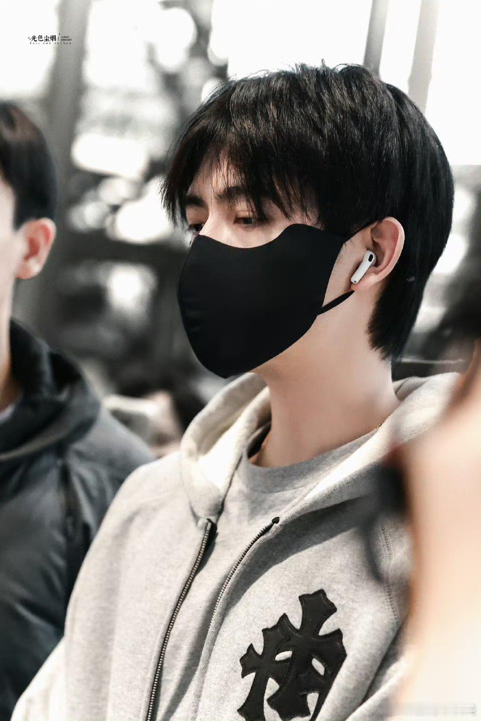 陈飞宇素颜真的好顶，这张脸狠狠进一部现偶好吗 