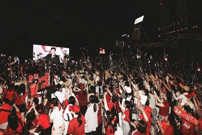 肖战那英演唱会 肖战 xz港媒争相报道肖战香港人气 偏心，只对小飞侠们偏心