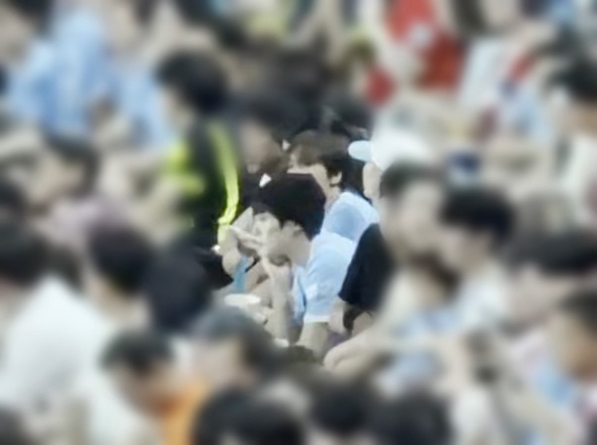 完全透明小狗儿🐾🐾去看球赛兴奋的【Come on！】 然后立刻就被遍布全球(