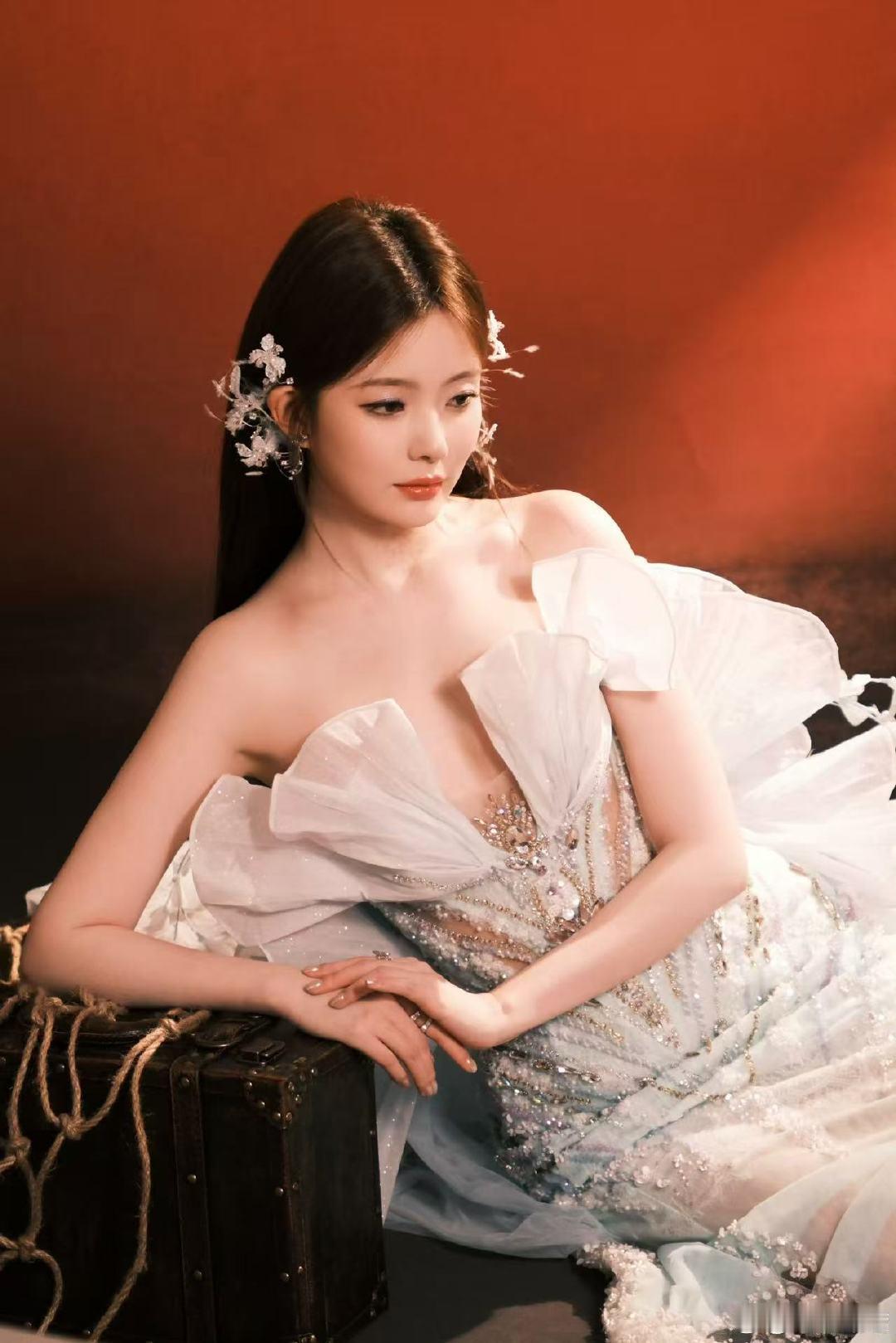 陈卓璇广州巡回演唱会官宣主题「当·拾」藏深意，珍惜当下光景，拾起初心热爱，广州演