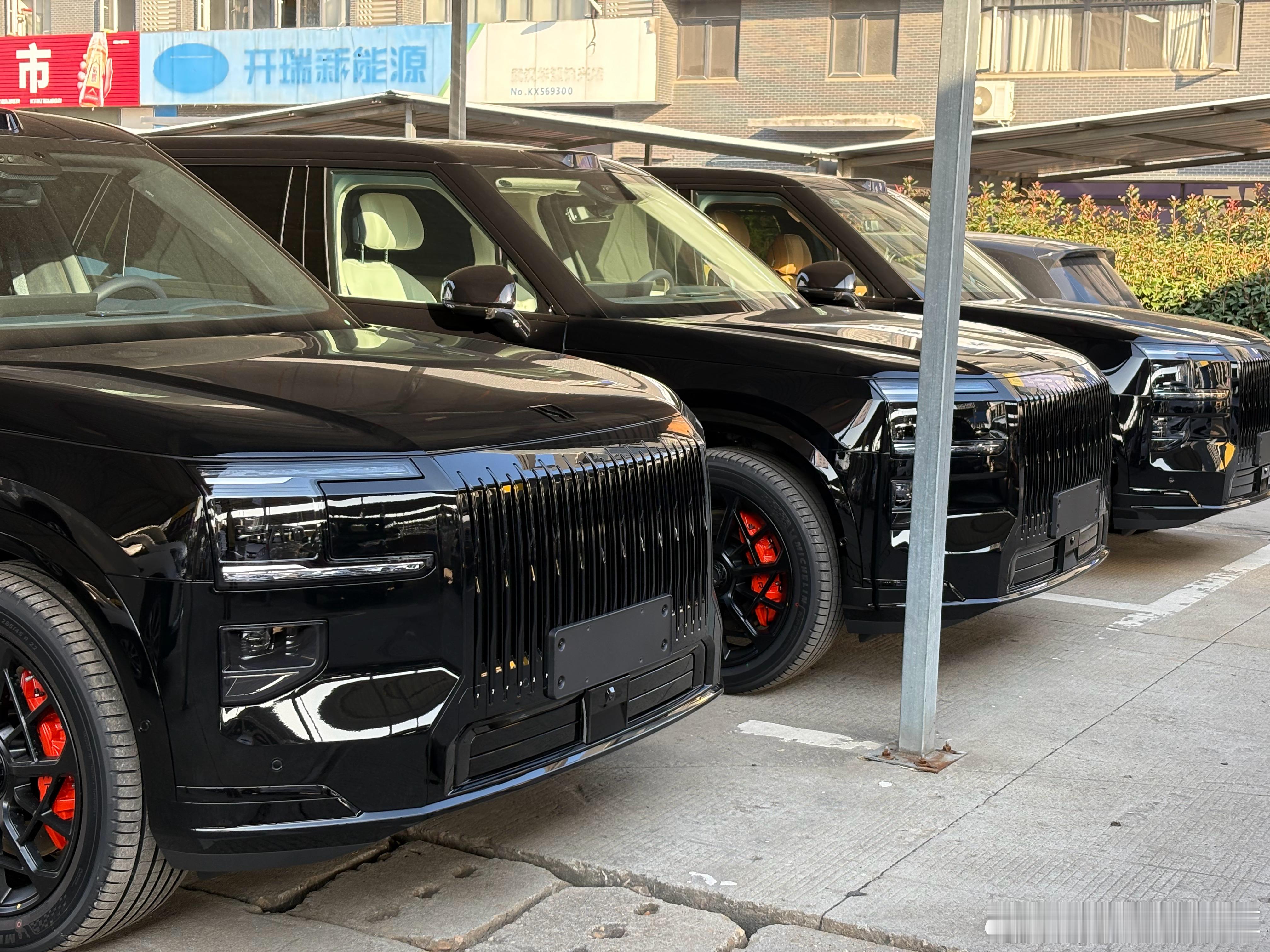 什么实力家里摆三辆杭州湾库里南 