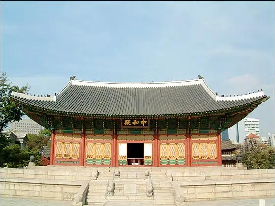 王铎：韩国从今天起对于中国14个大城市实行10年免签，山东只有青岛。青岛人幸福了