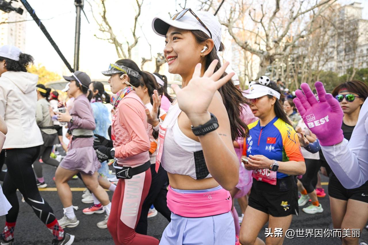 别再只说女神节快乐！今天这8000双脚，才是女性最酷的模样！

今天朋友圈都在晒