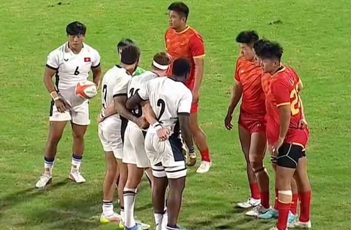 10月3日讯 名古屋亚运会男子七人制橄榄球决赛，中国队0-26不敌中国香港队。中