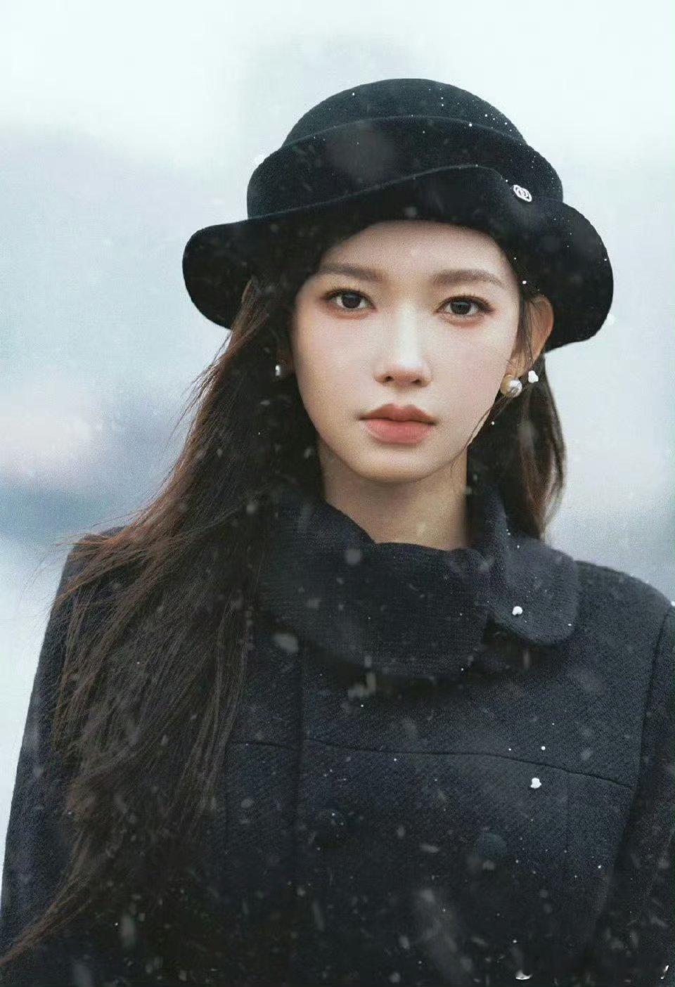 这位大美女终于要进组了，接下来几乎是无缝进组，除了好几部剧单元女主以外，还会有新