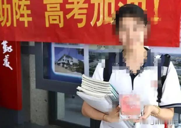 高考后最让人伤心的事还是来了！河南周口，一位女考生在高考结束时和同学吃饭庆祝，突