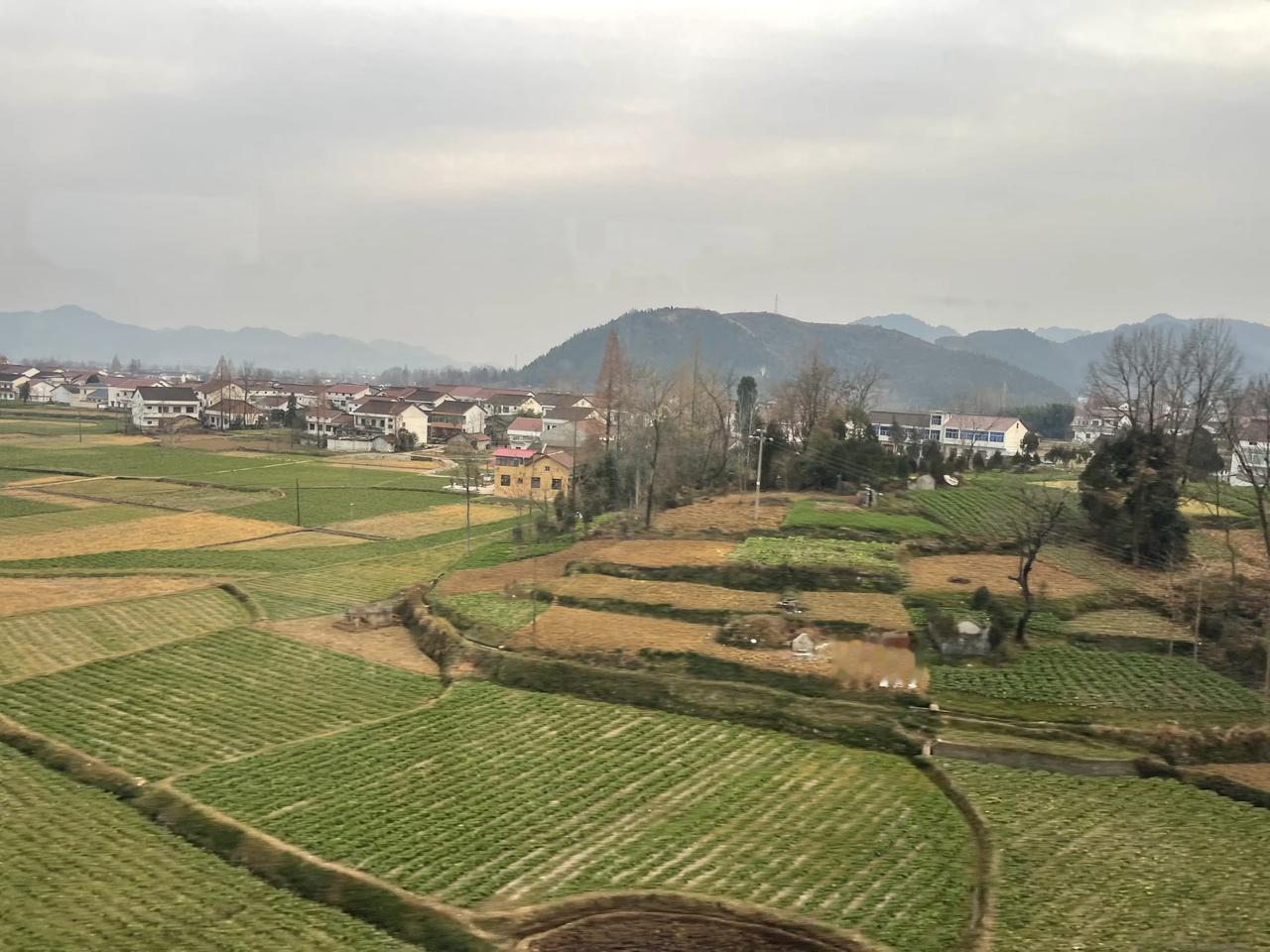 汉中到广元的途中，遇见车窗外如画的风景！
