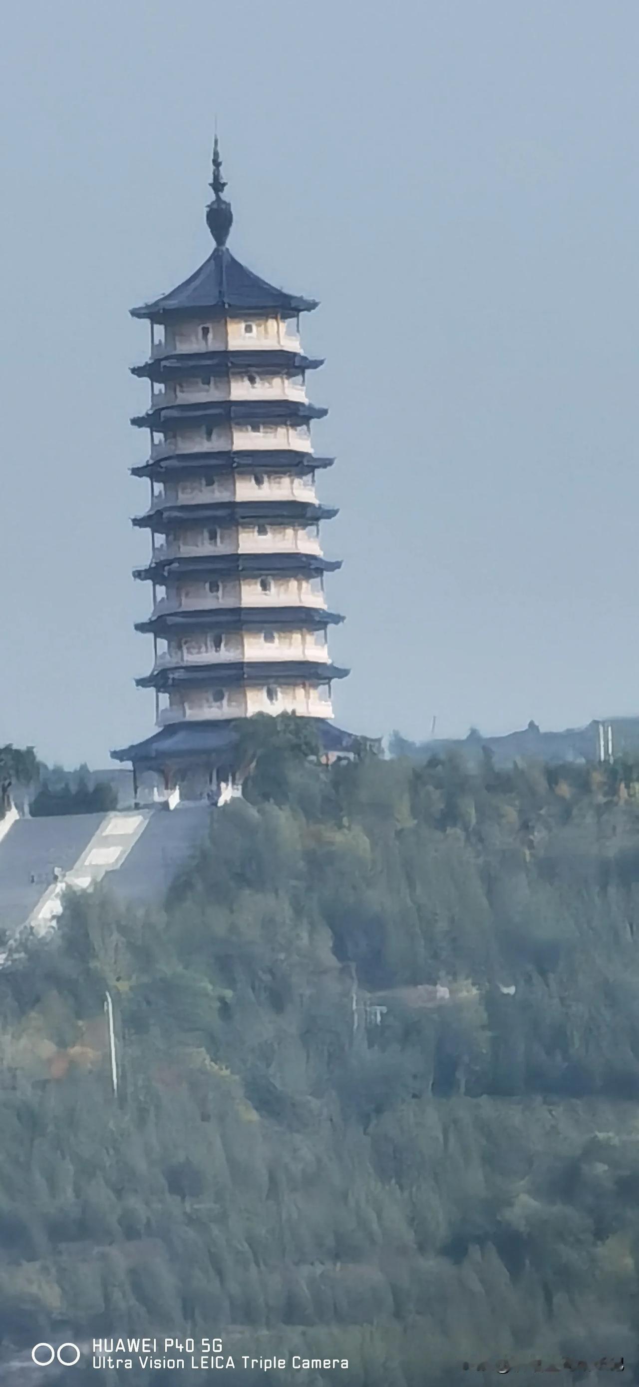 来来来，做个填空题。
少年不知＿ ＿贵，老来望＿空流泪。