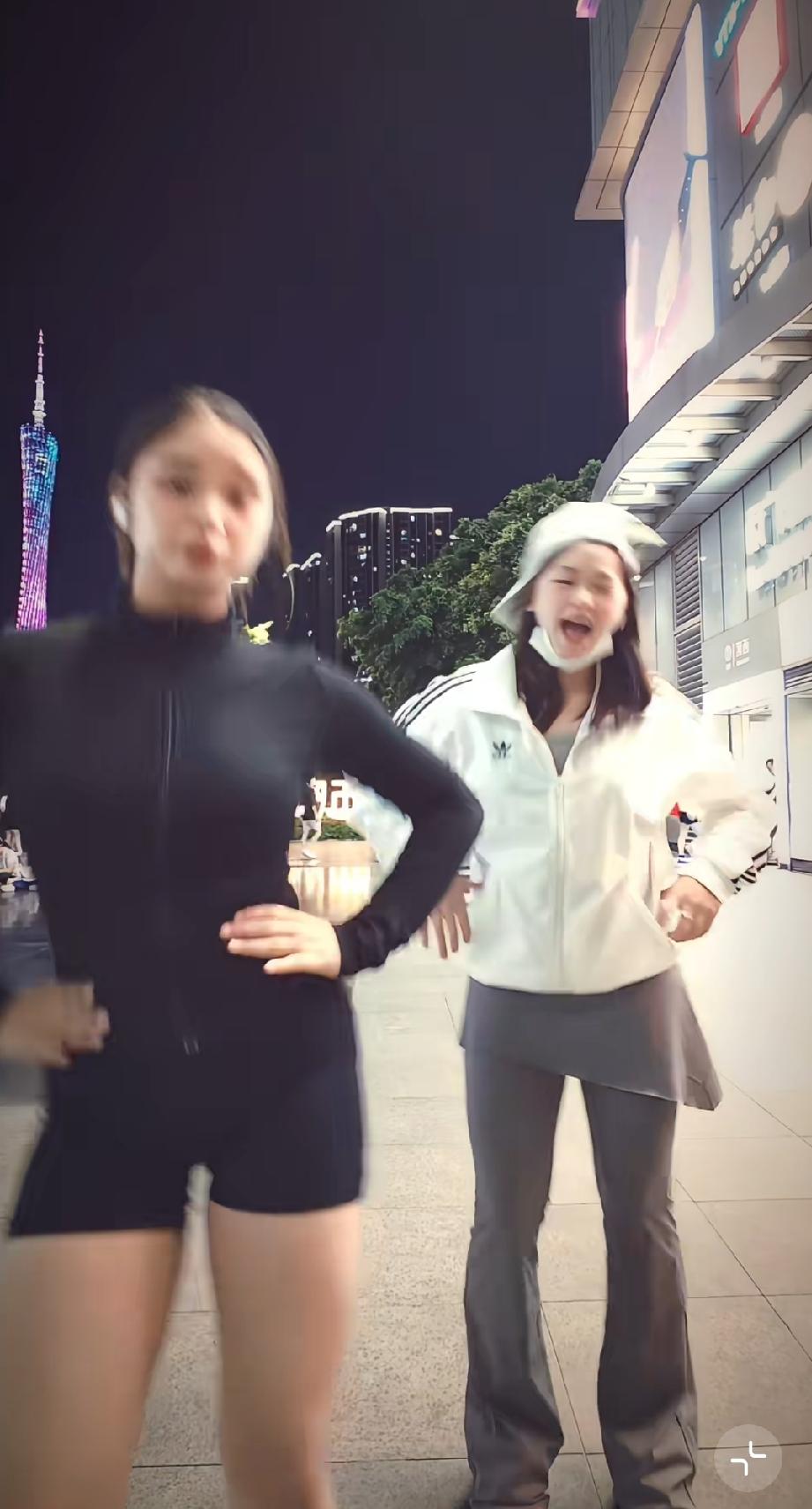 刷到全红婵和罗蕊跳舞，妹妹瘦了好多
刷到一段视频，夜晚广州塔下全红婵跟着一位姐姐