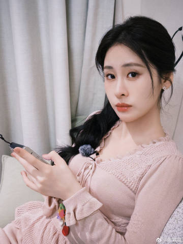 张碧晨橙V自救实录 张碧晨橙V自救也太拼了，为了守住标识积极营业，态度认真又可爱