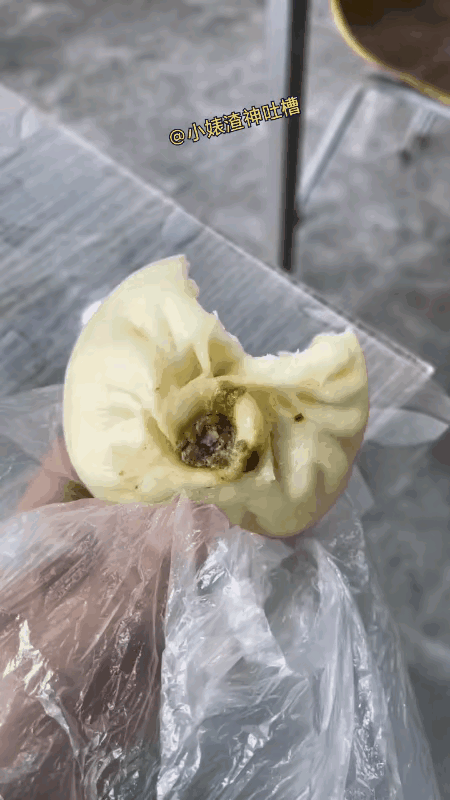 包子有肉都在褶上。

      