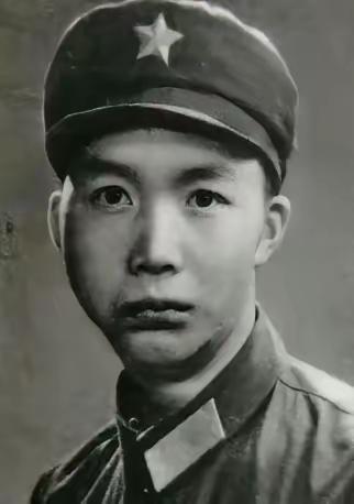 1979年，一个叫高华忠的士兵，接到了掩护全营撤退的死命令。战斗结束，任务完成，