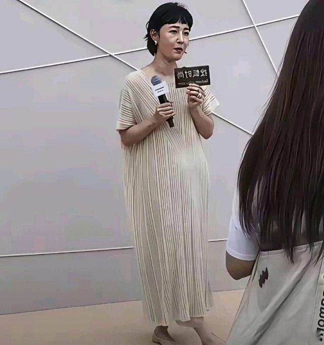 白百何变化也太大了吧，都认不出来了。 