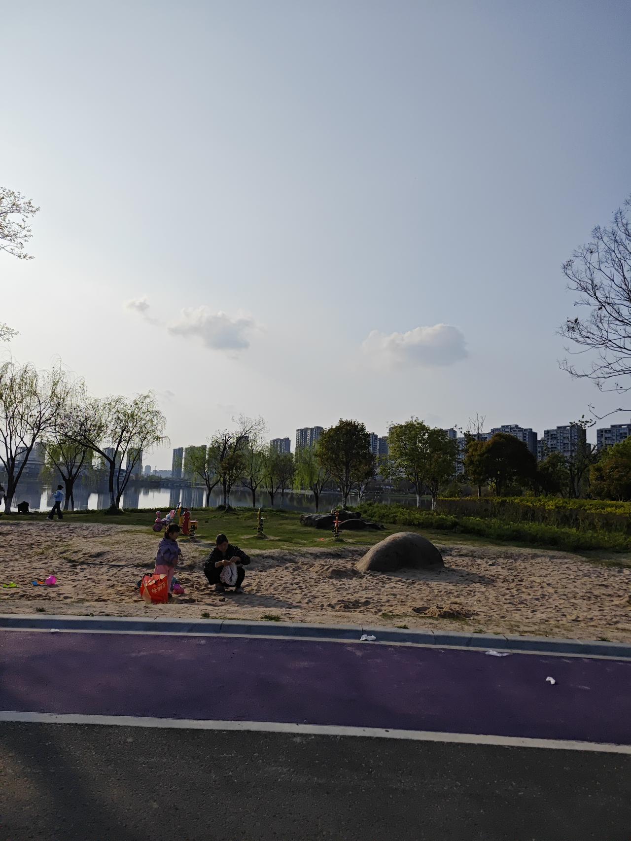 养生养到极致：心情愉悦，每天笑一笑！

你以为养生得花钱？错了，最金贵的药长在自